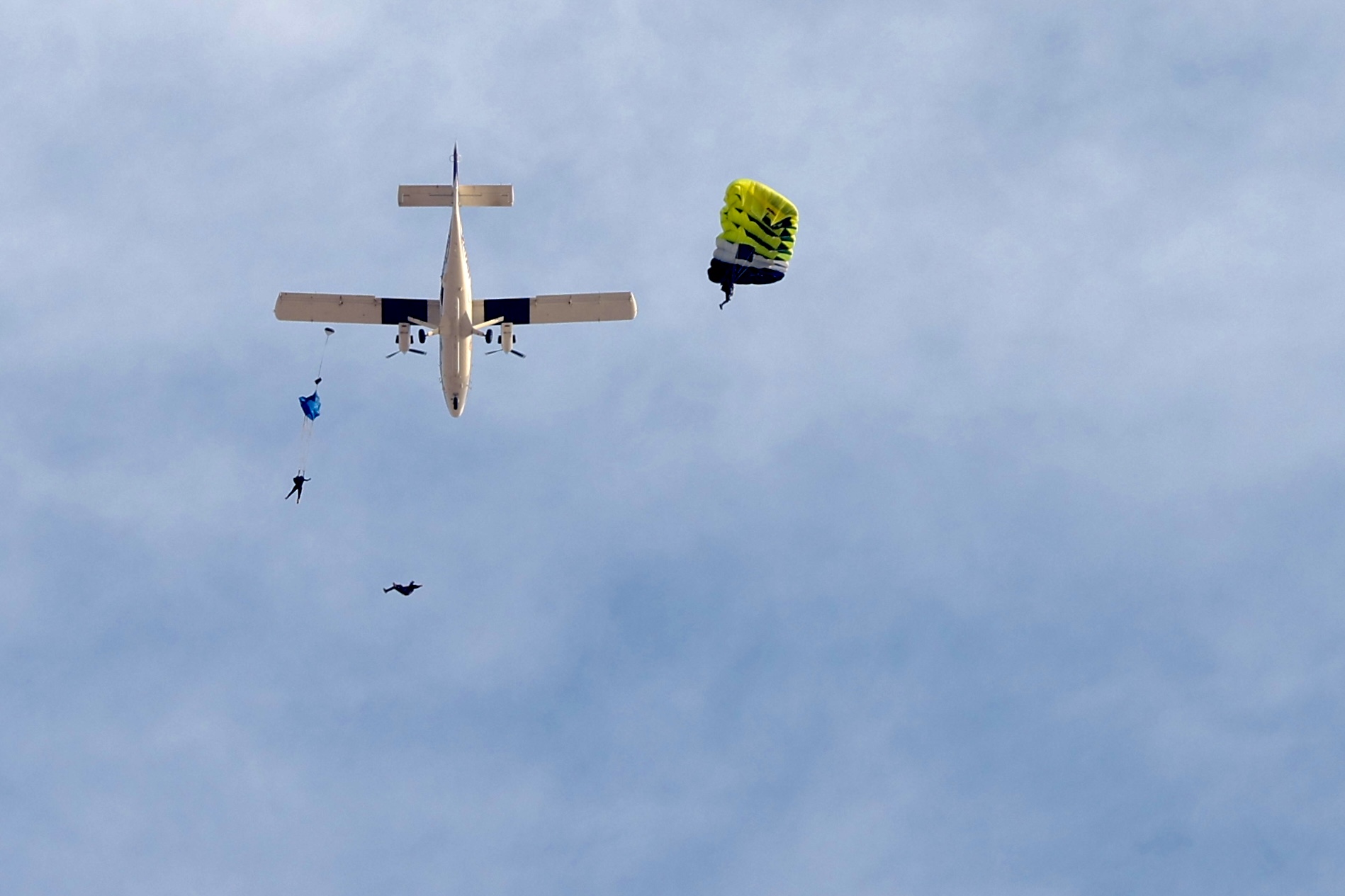 Parachuting news 2 (2)